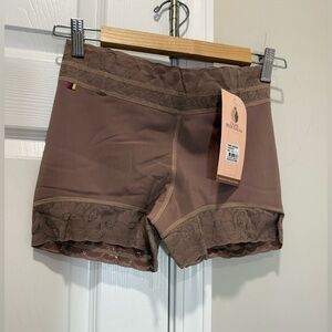 Women's COLUMBIA FAJAS  Shorts - Brown Sz L